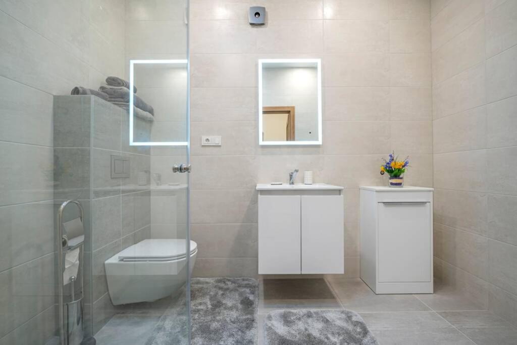 Homely Kreves Apartment By Polo Apartments Kaunas Extérieur photo